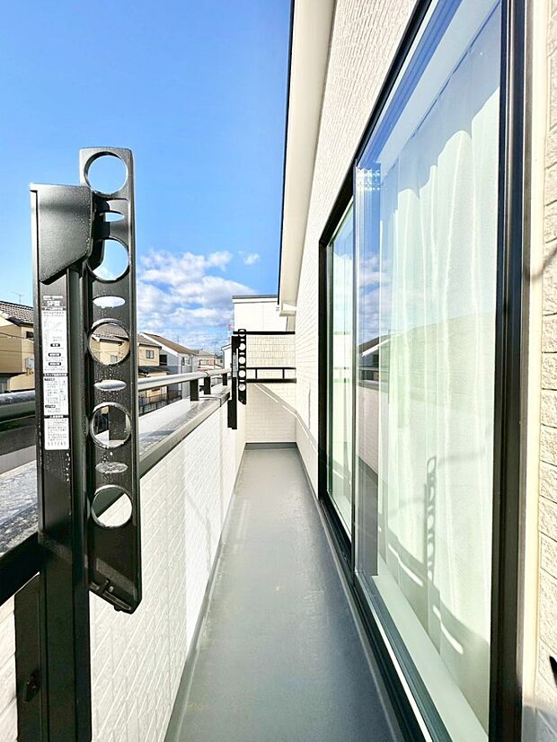 ゆったりバルコニーだから沢山お洗濯ものを干せます。