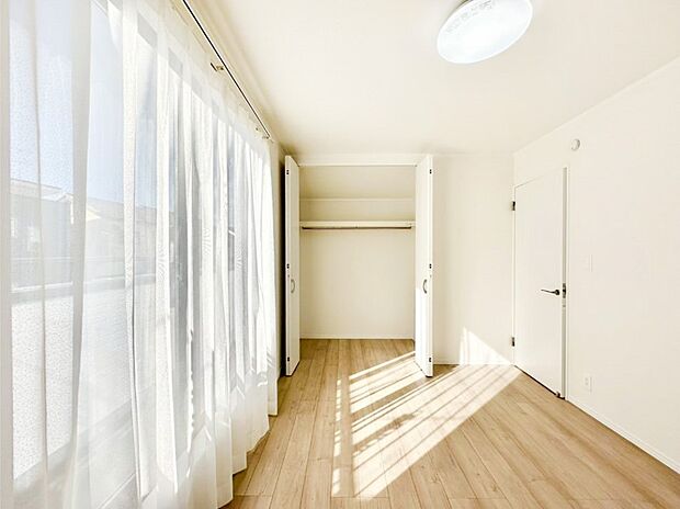 ナチュラルなフローリングはどんなインテリアにもマッチ。