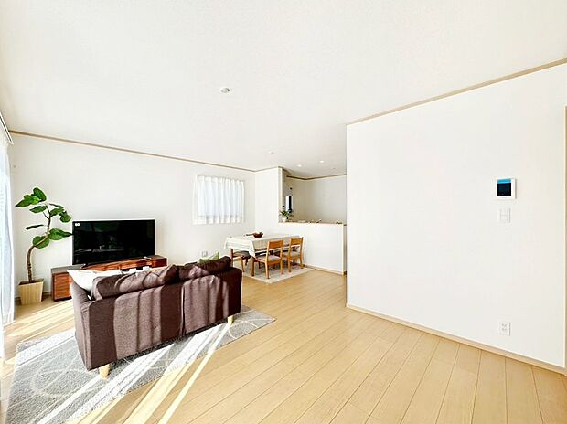 家族団らんの時間も増えそうなくつろぎのリビングダイニング。