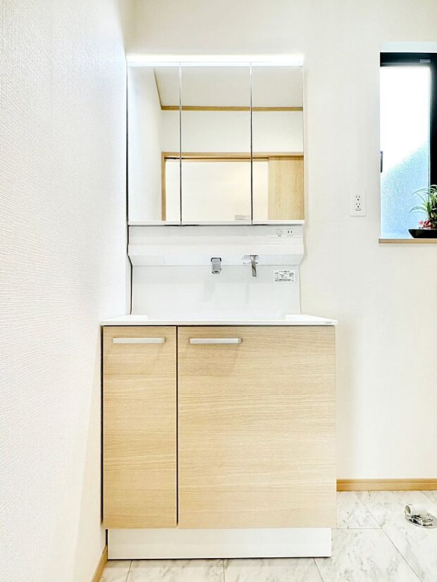 収納力と機能性に優れた洗面化粧台