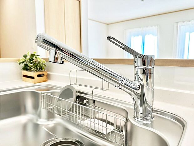 いつでも清潔なおいしいお水を。一つの水栓で水道水と浄水を使い分け。