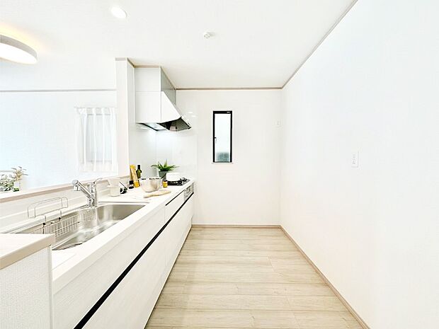 ゆとりあるキッチンスペースでお料理や食後の後片付けもスムーズに!