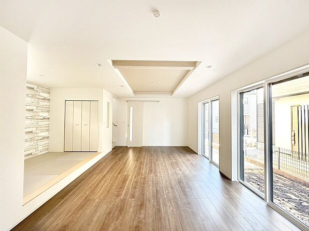 家族団らんの時間も増えそうなくつろぎのリビングダイニング。