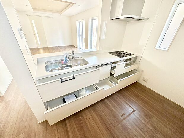 使いやすさを優先したスライド式収納タイプ！