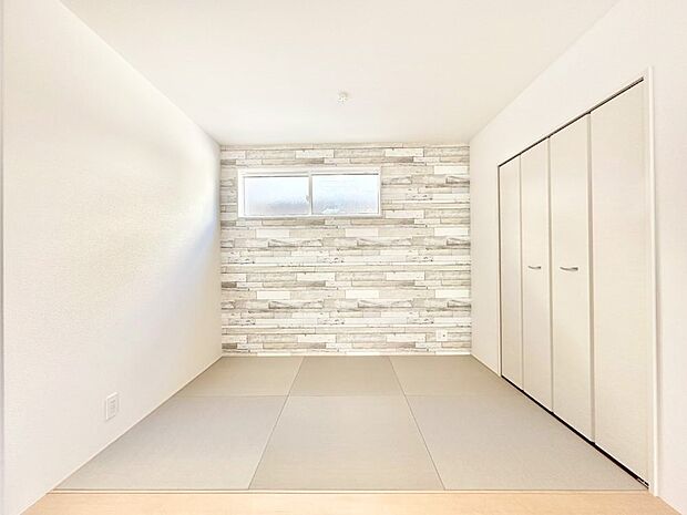 キッズスペースや休日のごろ寝スペースに!リビングに隣接したタタミコーナー。