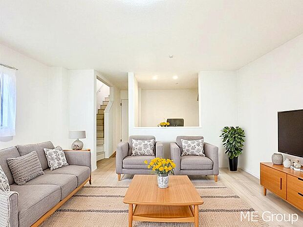 ご家族の賑やかな話し声で包まれる明るいリビング  ※家具はCGです　