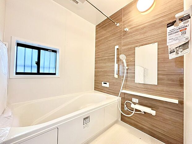 落ち着いた雰囲気でゆっくりお寛ぎいただけるバスルーム　