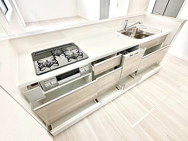 使いやすさを優先したスライド式収納タイプ！