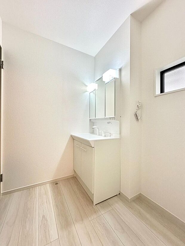 清潔感のある快適空間です。毎日の身支度も気持ち良くお使い頂けます。 