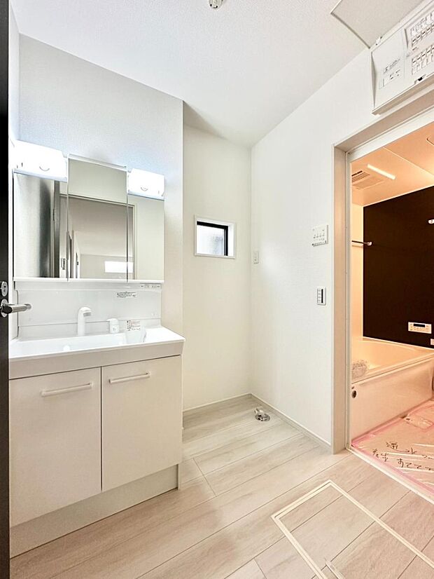 広々とゆとりのあるランドリースペース。