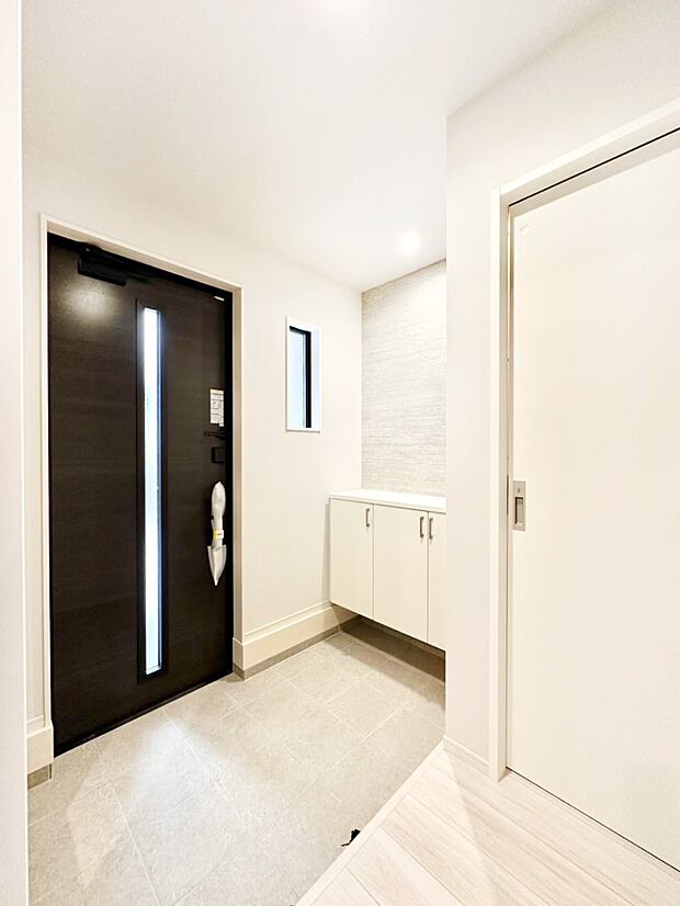 明るい玄関はお客様をお出迎えするのにぴったりです!