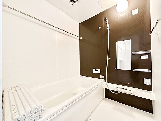 落ち着いた雰囲気でゆっくりお寛ぎいただけるバスルーム