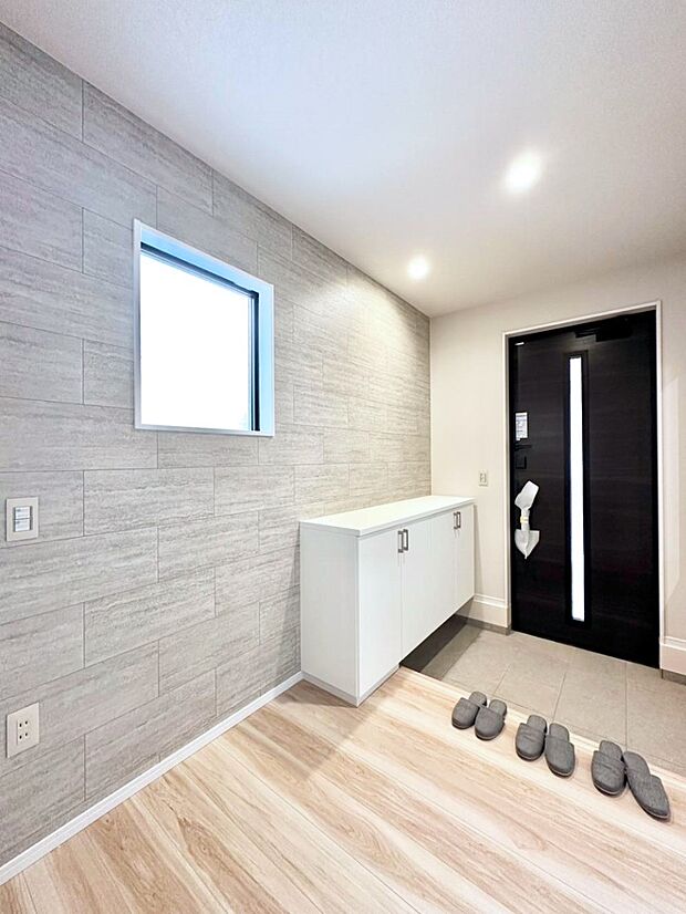 明るい玄関はお客様をお出迎えするのにぴったりです!