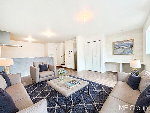 ご家族の賑やかな話し声で包まれる明るいリビング　※家具はCGです