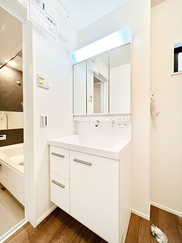 ゆとりの洗面スペースで朝の身支度もラクラク