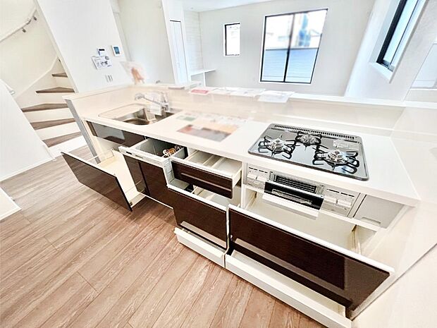 使いやすさを優先したスライド式収納タイプ！