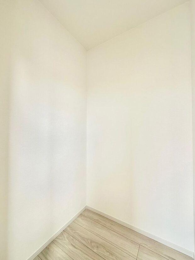 ウォークインクローゼットの活用で生活空間スッキリ