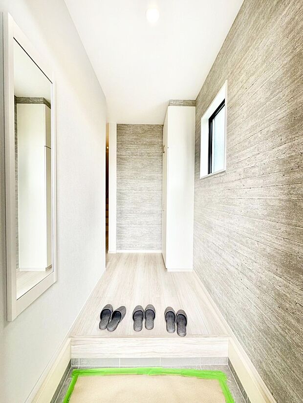 明るい玄関はお客様をお出迎えするのにぴったりです