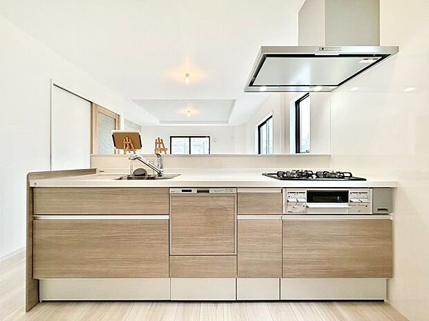 リビングで遊ぶお子様を見守りながらお料理ができる対面キッチン