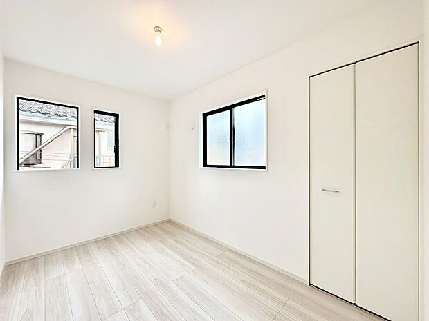 2面採光で気持ちよく自然光が取り入れられるのでお子様のお部屋にもピッタリ