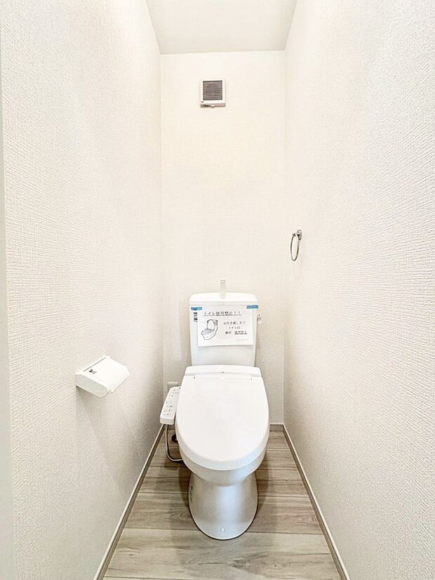 白を基調とした清潔感のある落ち着ける空間