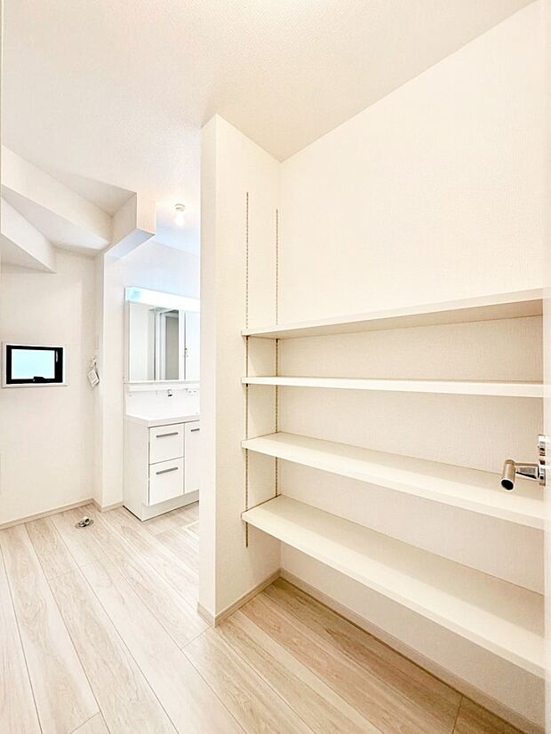 可動棚付きランドリースペース