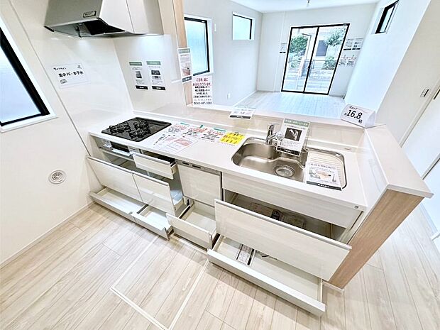 使いやすさを優先したスライド式収納タイプ！