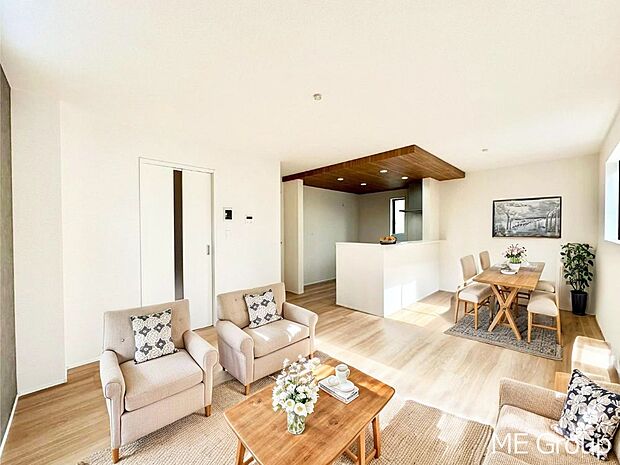 日当たりのいいリビングでゆったりとしたティータイムを!※家具はCGです