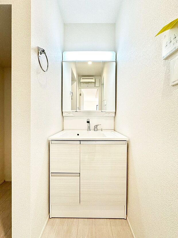 収納力と機能性に優れた洗面化粧台