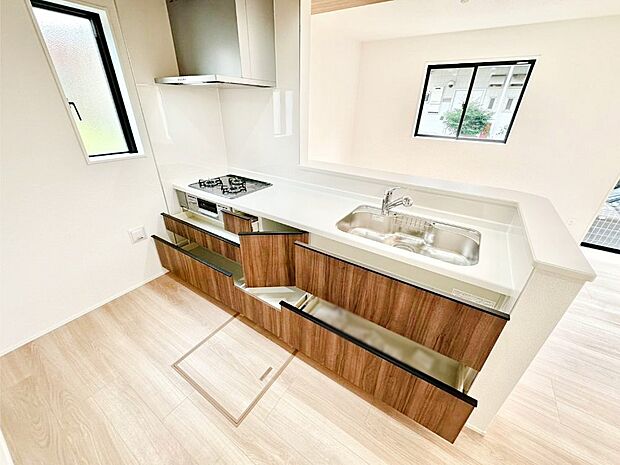 使いやすさを優先したスライド式収納タイプ!