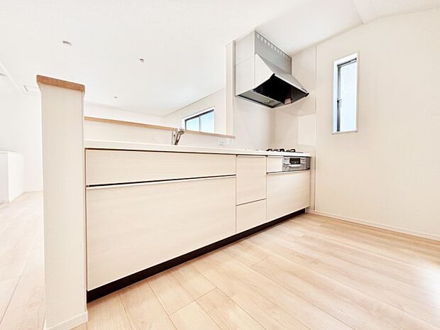 リビングで遊ぶお子様を見守りながらお料理ができる対面キッチン。