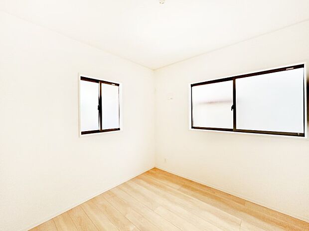 使いやすい形でベットや家具の置き方にも困ることもありません。