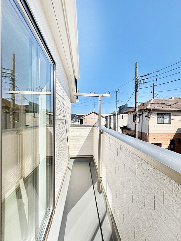 ゆったりバルコニーだから沢山お洗濯ものを干せます。