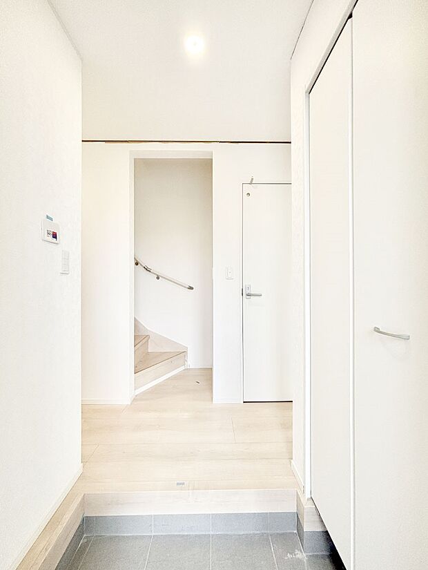 散らかりがちな玄関もスッキリの玄関収納付