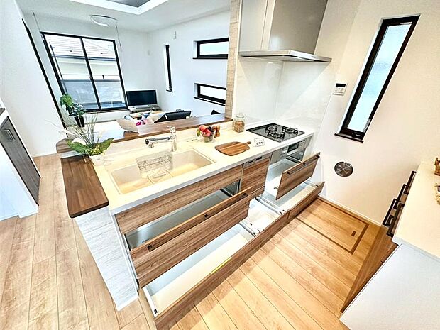 使いやすさを優先したスライド式収納タイプ！