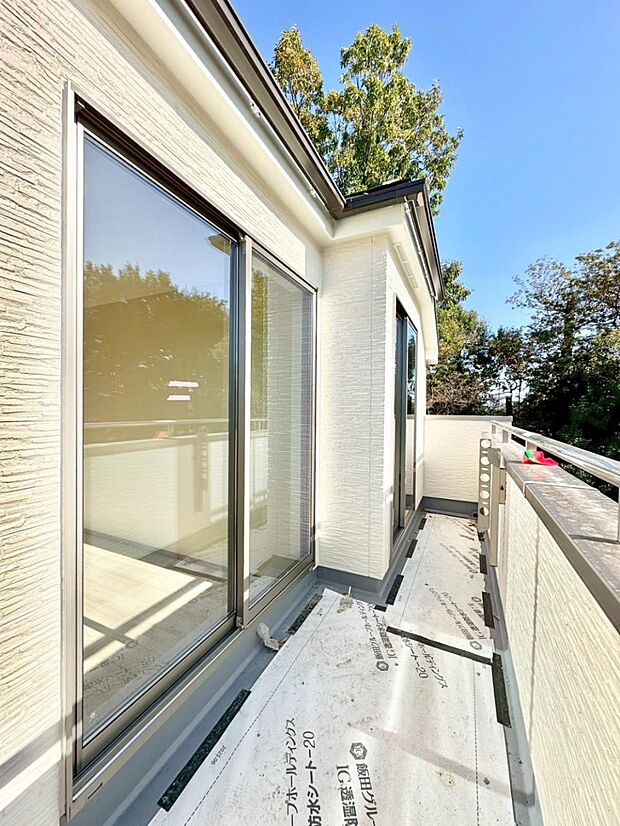 ゆったりバルコニーだから沢山お洗濯ものを干せます。