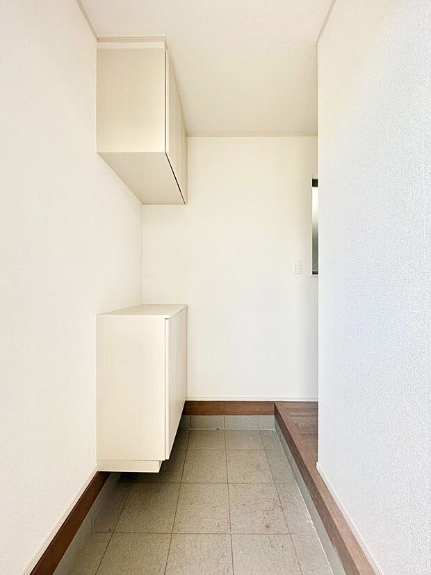 散らかりがちな玄関もスッキリの玄関収納付　