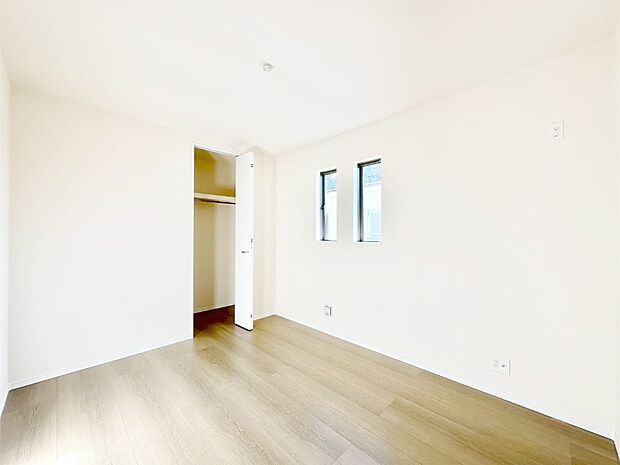 ウォークインクローゼットがあるお部屋。季節ごとの入れ替えも不要で便利です！