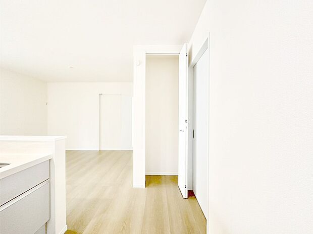 たっぷりの収納スペースで快適に暮らせそう 