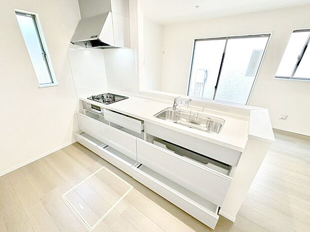 使いやすさを優先したスライド式収納タイプ！