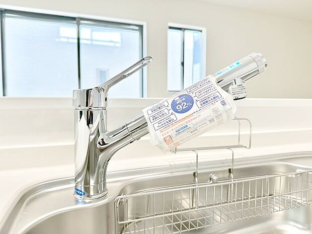 いつでも清潔なおいしいお水を。一つの水栓で水道水と浄水を使い分け。