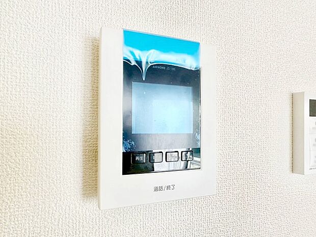 訪問者が一目でわかる安心のＴＶモニター付きインターホン。 