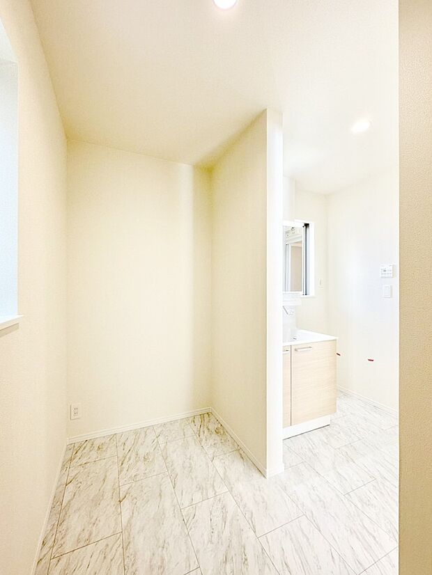 広々とゆとりのあるランドリースペース。  