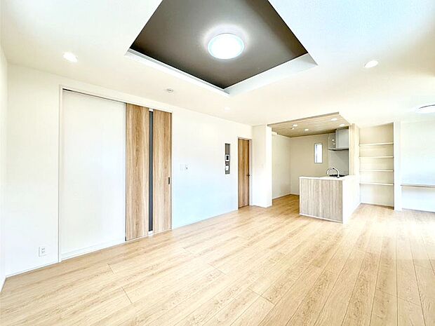 落ち着いた雰囲気のLDKは家族みんなの快適空間