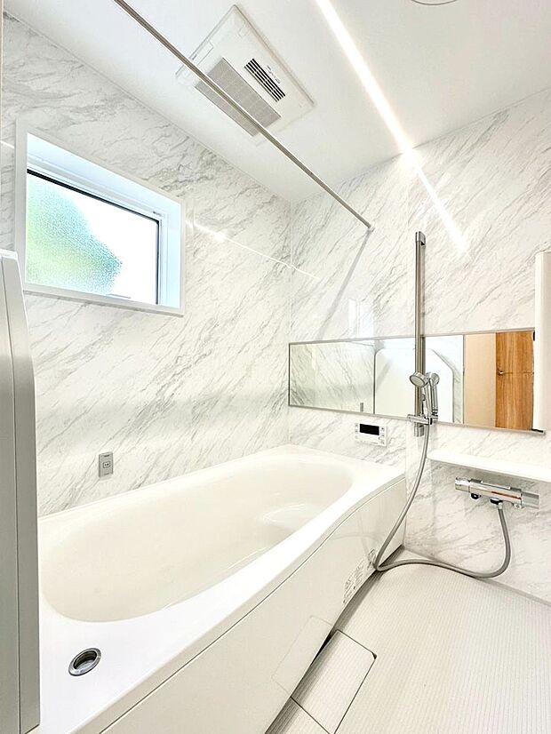 落ち着いた雰囲気でゆっくりお寛ぎいただけるバスルーム