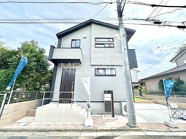 洗練された外観、上質な住空間が広がる室内は永く安心して過ごせる住居です。