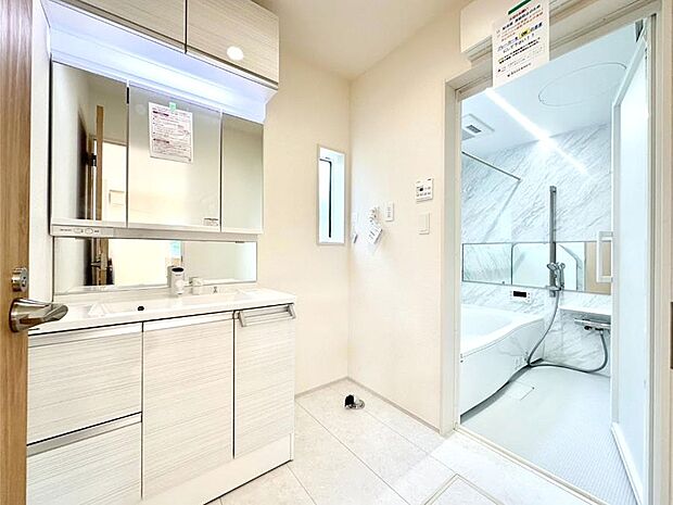 清潔感のある快適空間です。毎日の身支度も気持ち良くお使い頂けます。