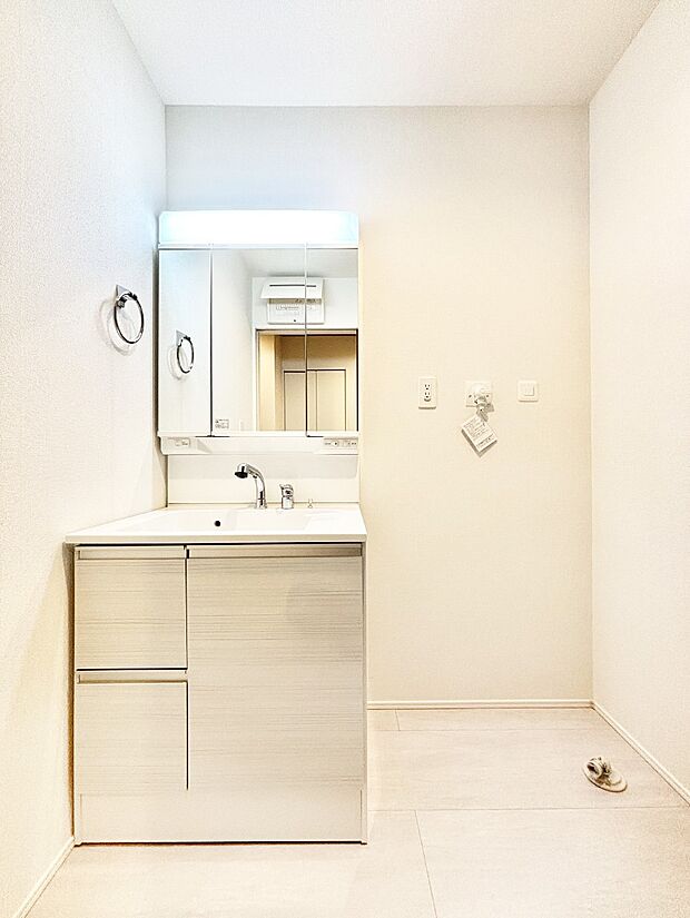 収納力と機能性に優れた洗面化粧台