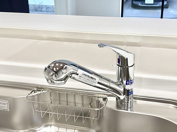 いつでも清潔なおいしいお水を。一つの水栓で水道水と浄水を使い分け。