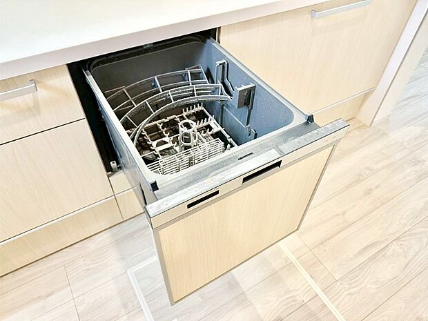 面倒なお片づけは食洗機にお任せ！家事の負担が減って、時間にも気持ちにもゆとりができます。